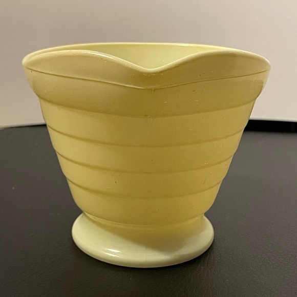 Hazel Atlas Modertone Ribbed Yellow Creamer - Picture 5 of 6